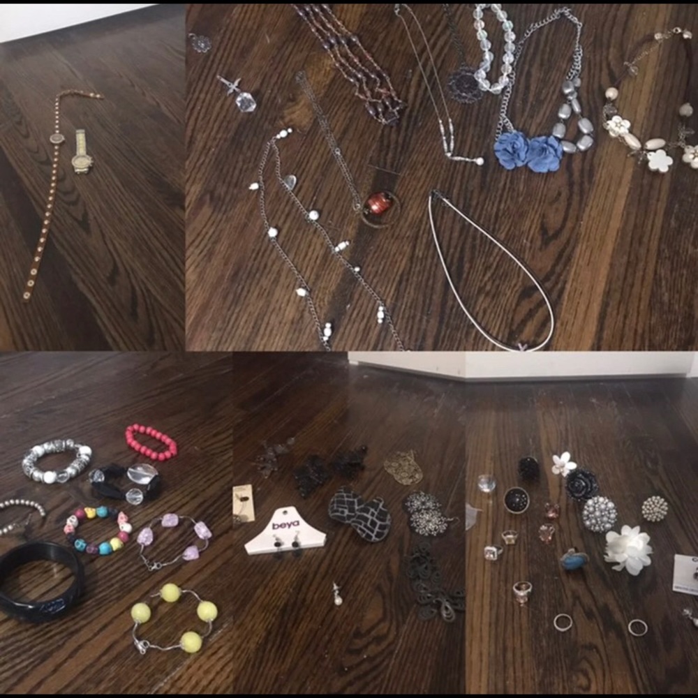 Lot of mixed costume jewelry